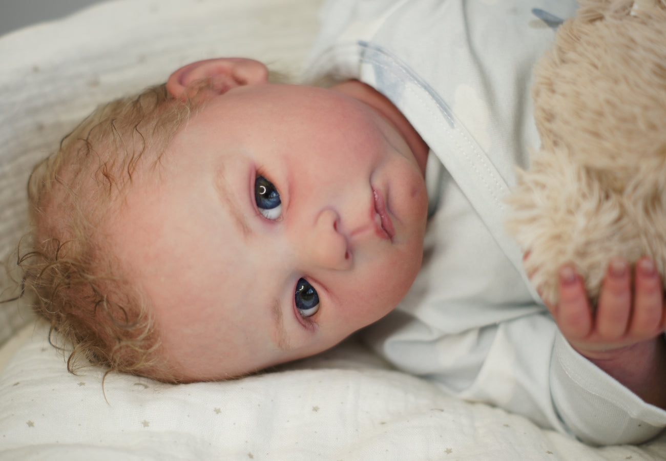 Baby Reborn Muñeco Luis Niño |  57 cm | 3.400 kg Ojos Abiertos + Pack Premium